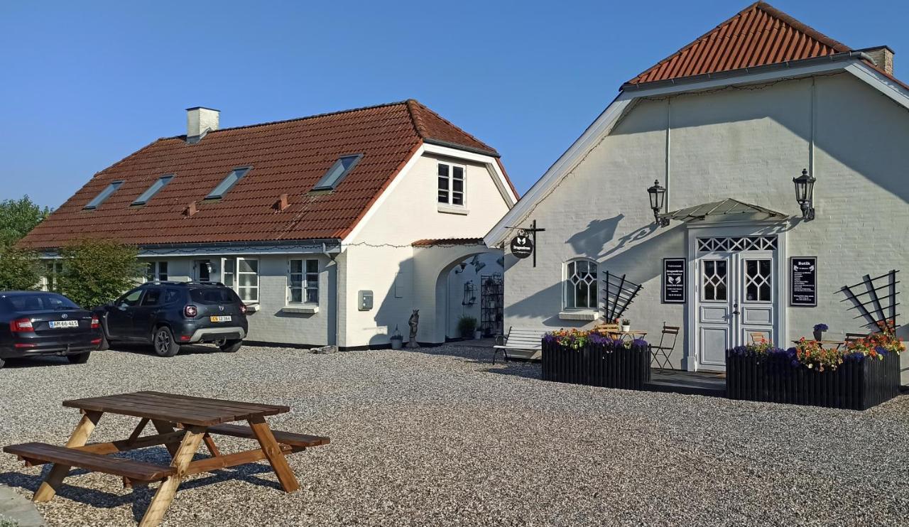Dragondrum Bed & Kitchen Ullerslev 外观 照片